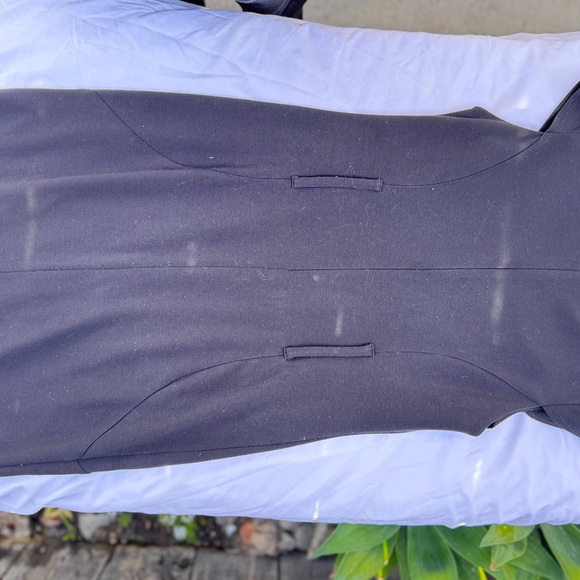 Elegant Black Sleeveless Dress - Picture 2 of 3